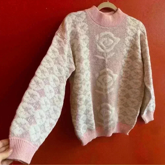 Vintage 80s pastel pink with silver lurex floral pullover sweater - Picture 3 of 8
